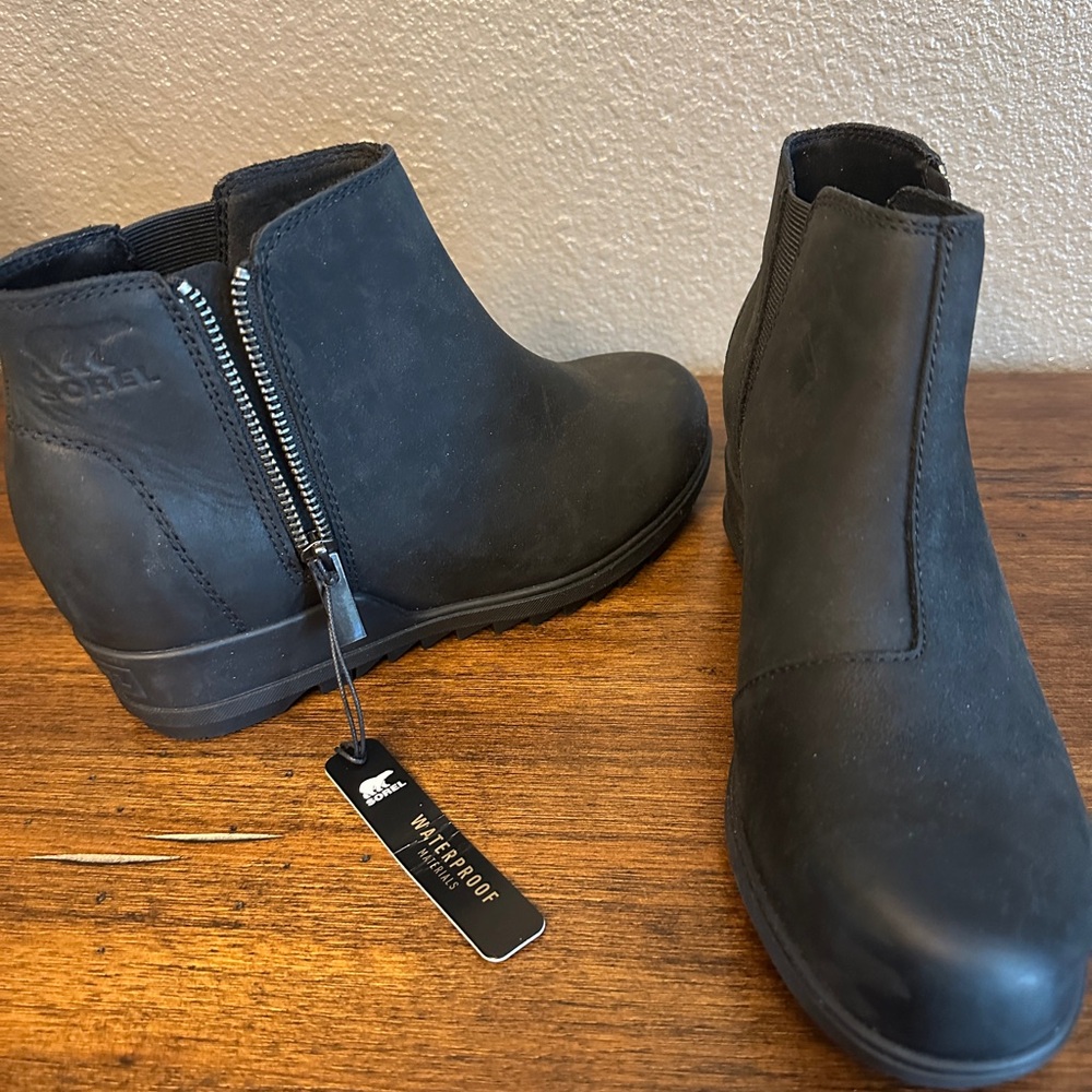 Sorel Women's Black Ankle Booties - Evie Zip Leather NWT - Picture 3 of 3